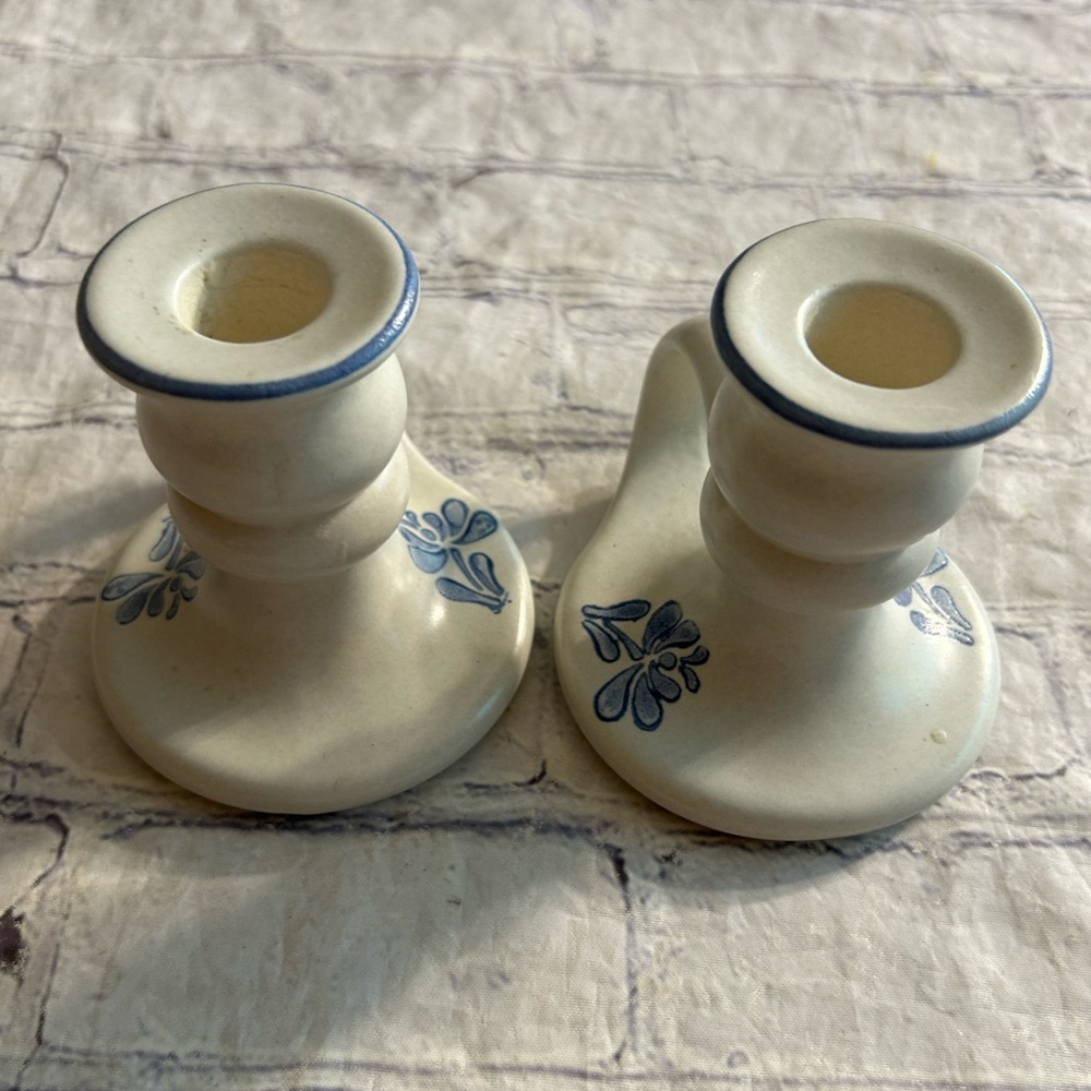 VINTAGE PAIR OF PFALTZGRAFF YORK TOWNE BLUE & IVORY FINGER RING CANDLE HOLDERS